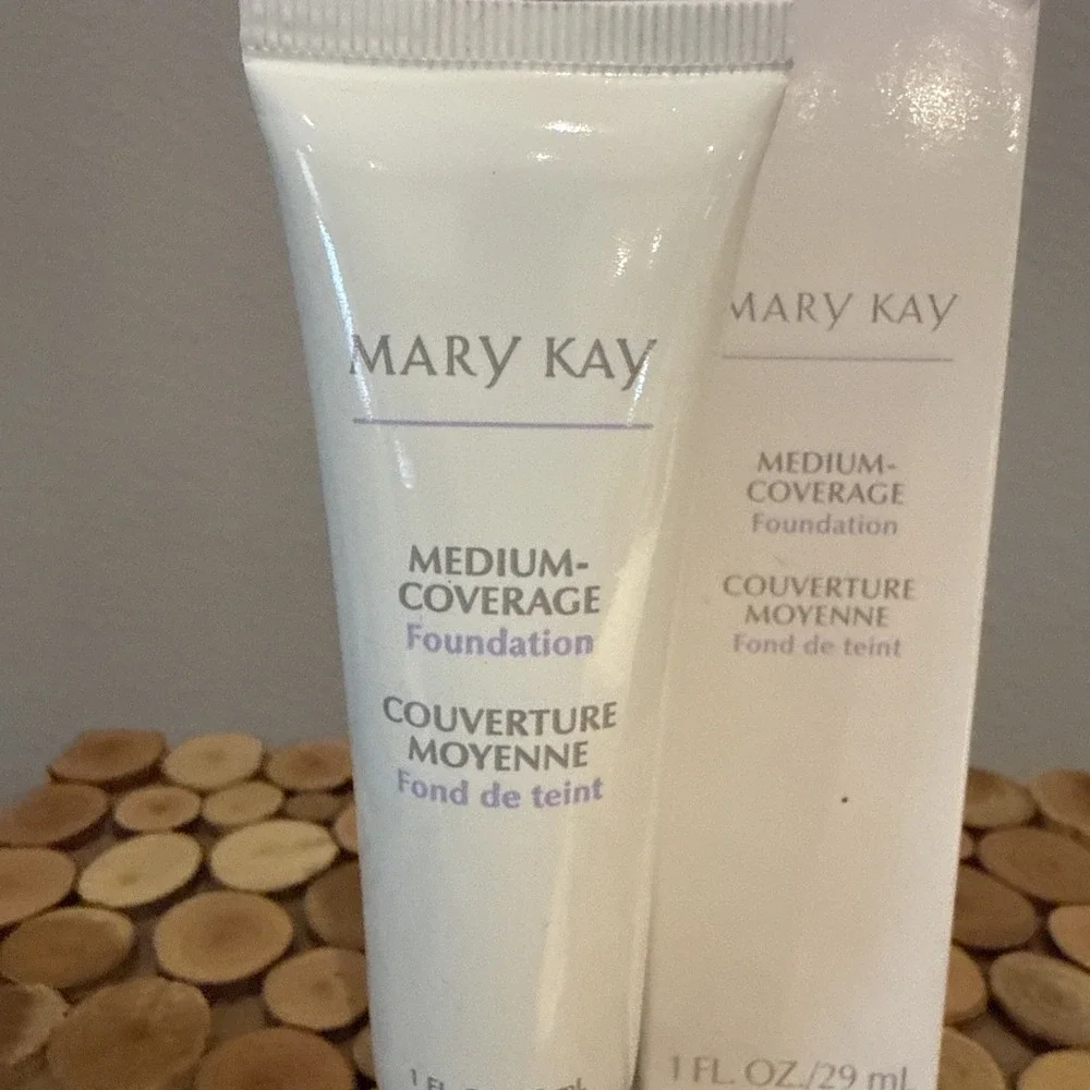 Mary Kay‎ Medium-Coverage Foundation Ivory 200 NIB #356000 GrayCap